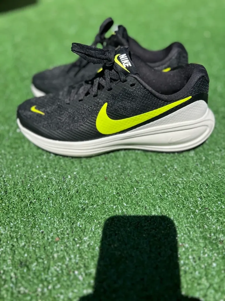 Nike Revolution 8 bike d'occasion — image 8 sur 12