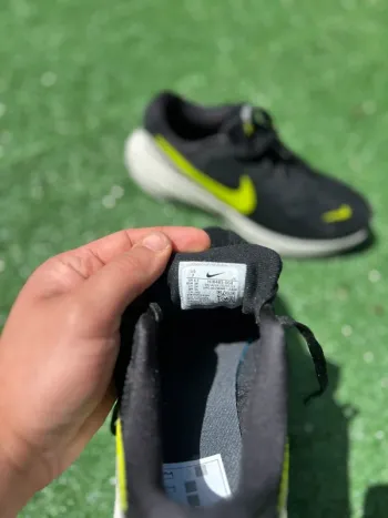 Nike Revolution 8 bike d'occasion — image 10 sur 12