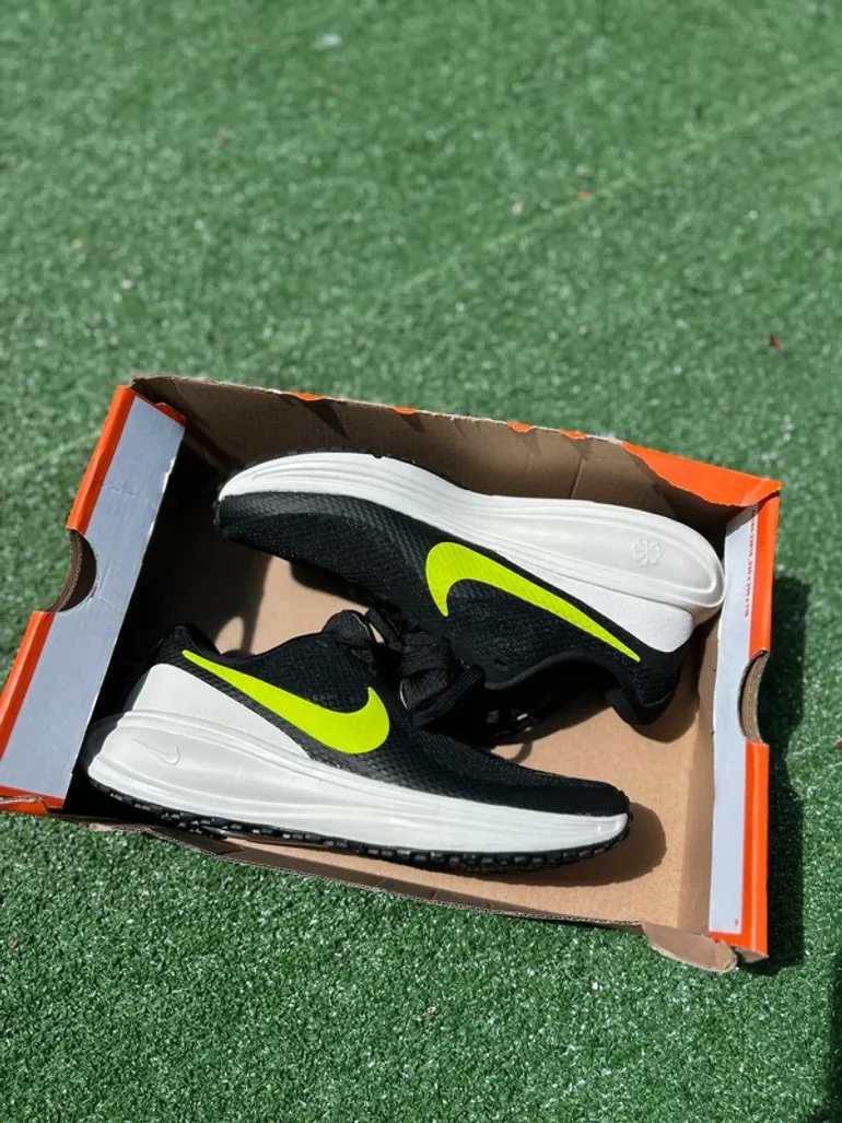 Nike Revolution 8 bike d'occasion — image 11 sur 12