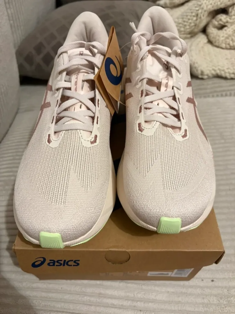 Used Asics Novablast 6 bike — image 2 of 4