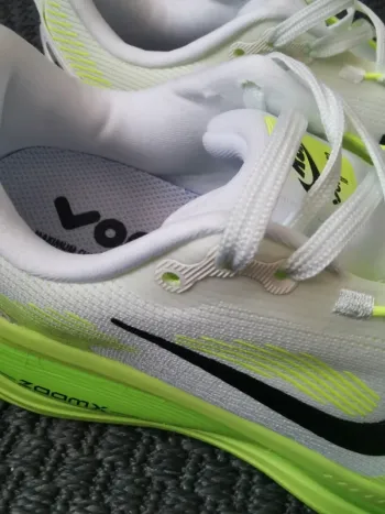 Nike Vomero 18 bike d'occasion — image 7 sur 11