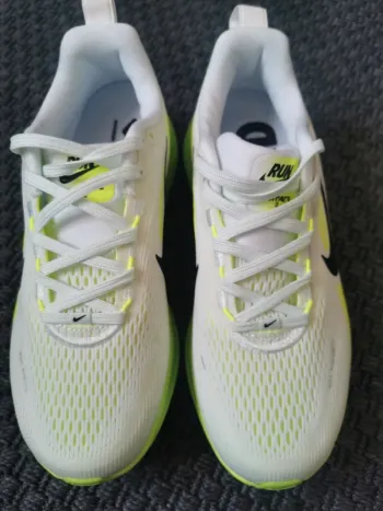 Nike Vomero 18 bike d'occasion — image 3 sur 11