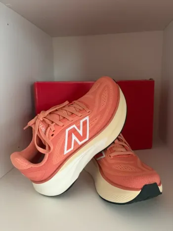 Used New Balance Sneaker bike — image 3 of 8