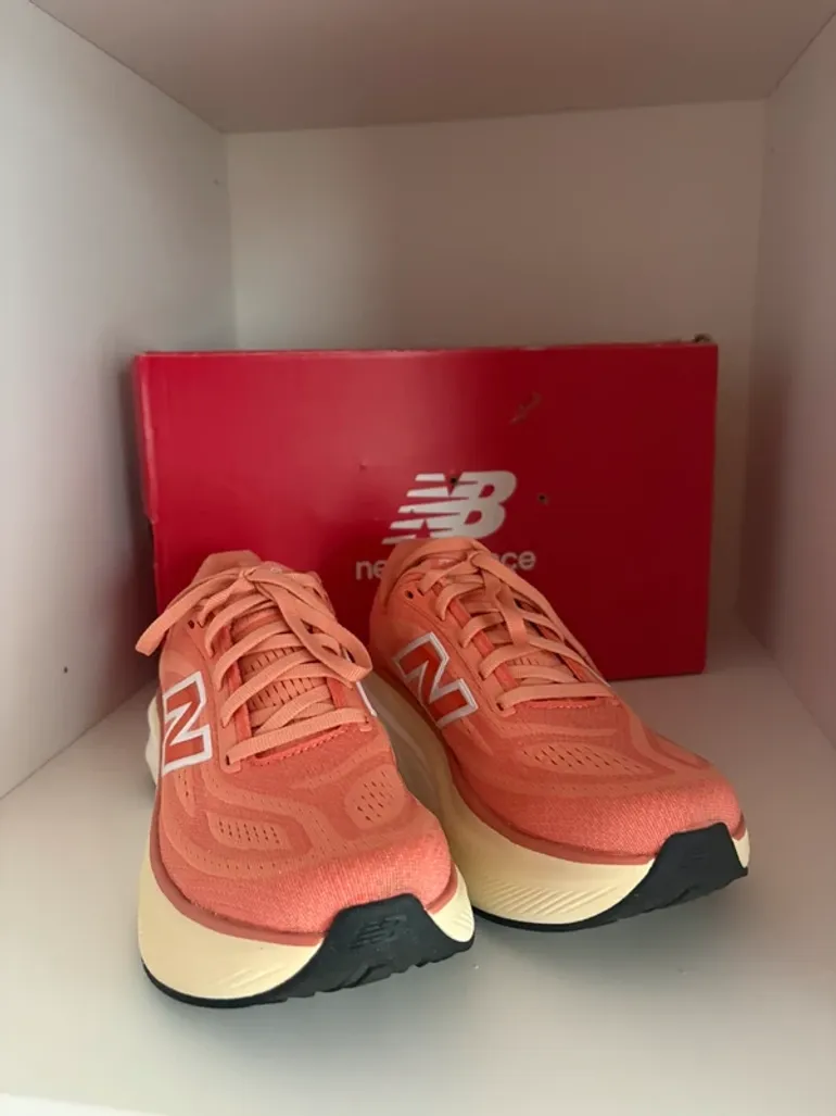 Used New Balance Sneaker bike — image 2 of 8