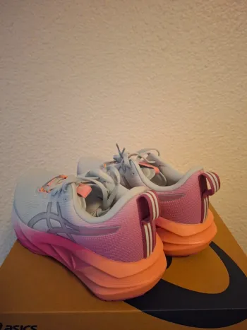 Used Asics Novablast 5 bike — image 2 of 5