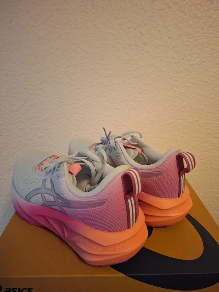 Used Asics Novablast 5 bike — image 2 of 5