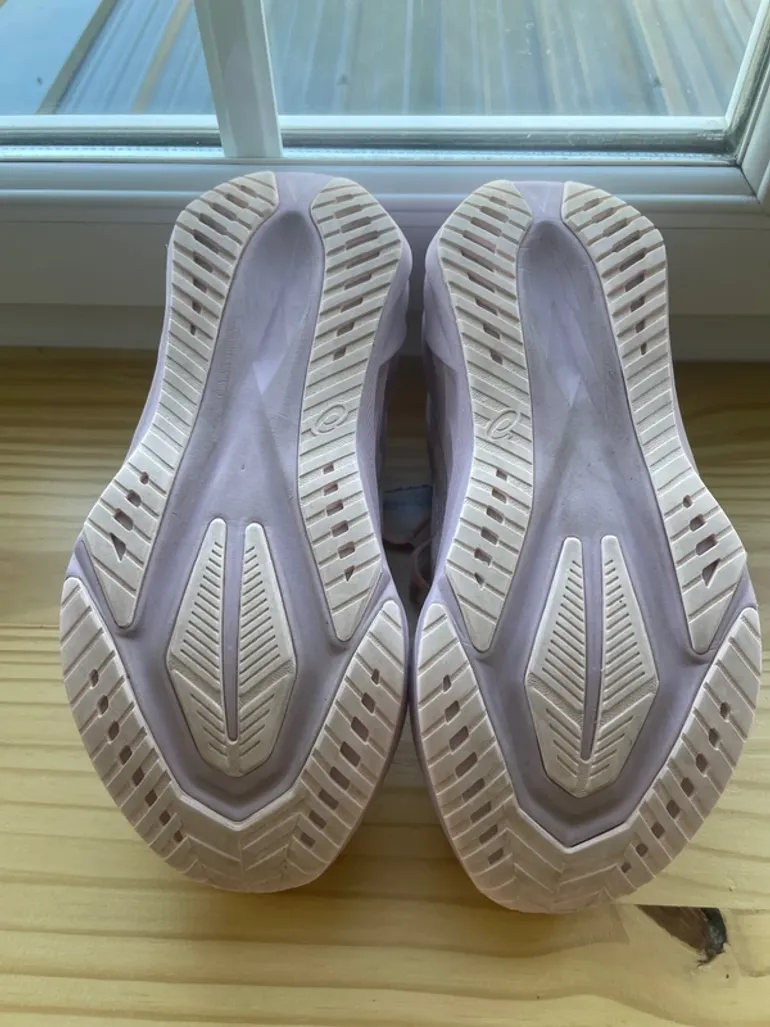 Used Asics Novablast 5 bike — image 3 of 9