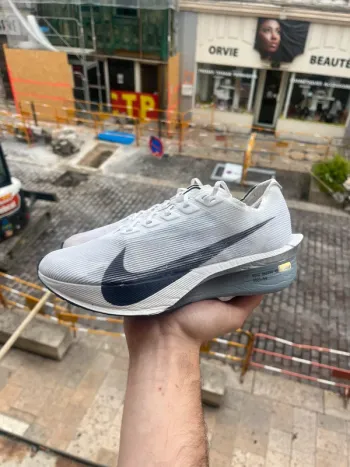 Used Nike Vaporfly Next% 4 bike