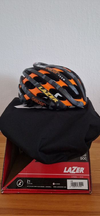 Lazer Z1 Helmet, Black Camo/Flash Orange + aeroshell bike de segunda mano