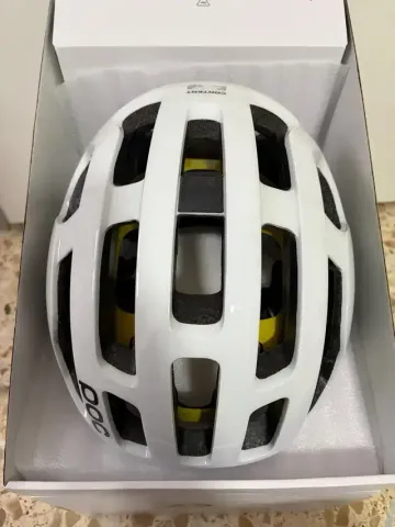 Tweedehands POC Octal MIPS Helmet 2025 bike — afbeelding 2 van 5