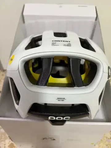 Tweedehands POC Octal MIPS Helmet 2025 bike — afbeelding 3 van 5