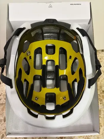 POC Octal MIPS Helmet 2025 bike usato — immagine 4 di 5