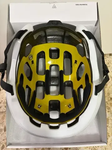 Tweedehands POC Octal MIPS Helmet 2025 bike — afbeelding 4 van 5