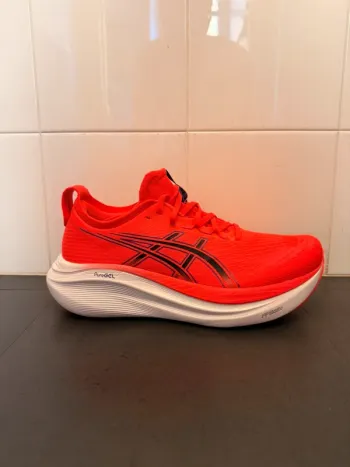 Used Asics Gel-Nimbus 27 bike — image 2 of 4