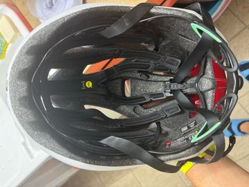 Käytetty MET Trenta 3K Mips UAE 2025 bike — kuva 5 / 5