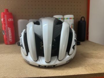 Käytetty MET Trenta 3K Mips UAE 2025 bike — kuva 2 / 5