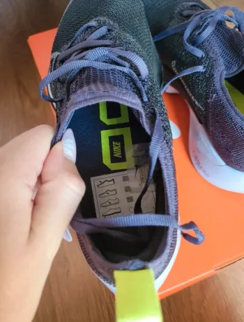 Used Nike ZoomX Invincible Run Flyknit 2 bike — image 3 of 8
