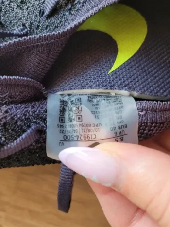 Used Nike ZoomX Invincible Run Flyknit 2 bike — image 6 of 8