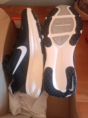 Tweedehands Nike Vomero 18 bike — afbeelding 2 van 4