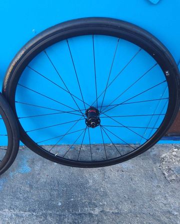 Dt Swiss Wheels bike d'occasion — image 6 sur 8