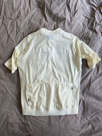 Tweedehands Pas Normal Studios Essential Light Jersey 2026 bike — afbeelding 4 van 8