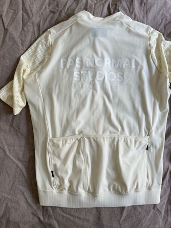Tweedehands Pas Normal Studios Essential Light Jersey 2026 bike — afbeelding 7 van 8