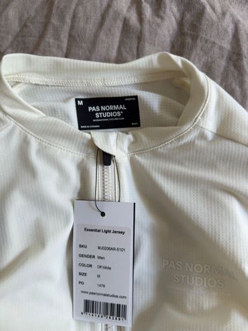 Tweedehands Pas Normal Studios Essential Light Jersey 2026 bike — afbeelding 6 van 8