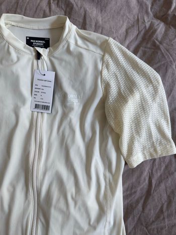 Tweedehands Pas Normal Studios Essential Light Jersey 2026 bike — afbeelding 3 van 8