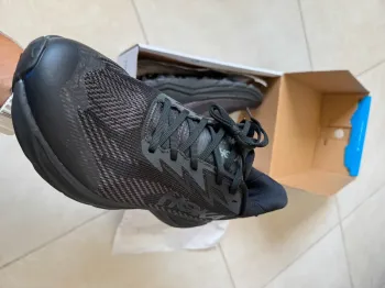 Used Hoka Challenger 8 Gore-Tex bike — image 4 of 8