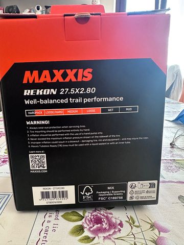 Brugt Maxxis MaxxTerra Tire 2026 bike — billede 3 af 4