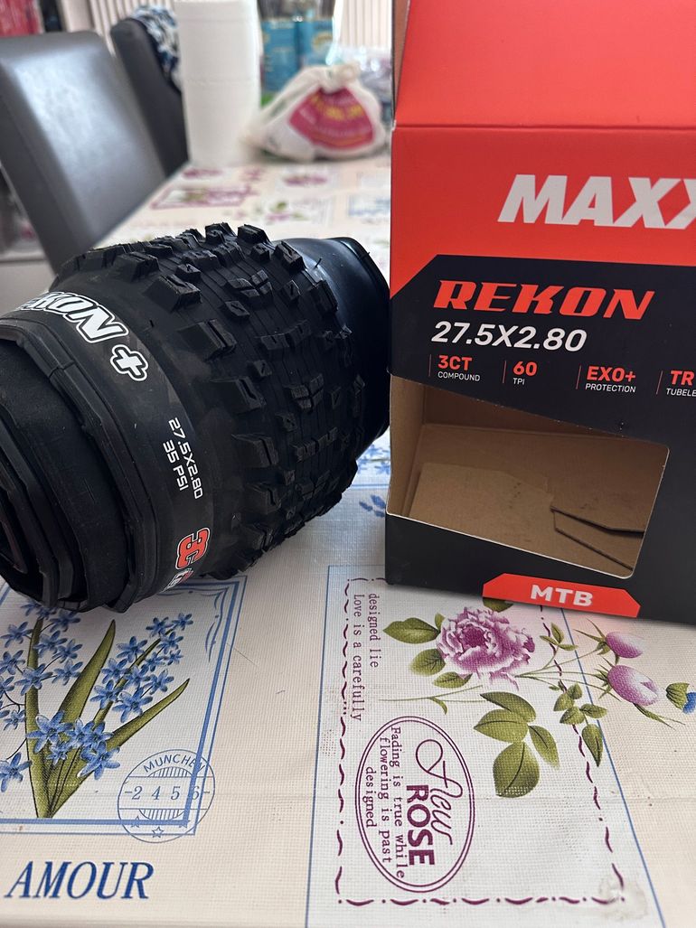 Brugt Maxxis MaxxTerra Tire 2026 bike — billede 2 af 4