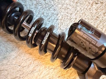 Used Fox DHX2 2025 bike — image 6 of 9