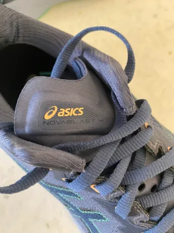 Asics Novablast 4 bike d'occasion — image 10 sur 10