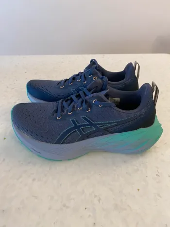 Asics Novablast 4 bike d'occasion — image 5 sur 10