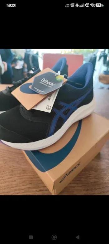 Used Asics Running shoes bike — image 3 of 3