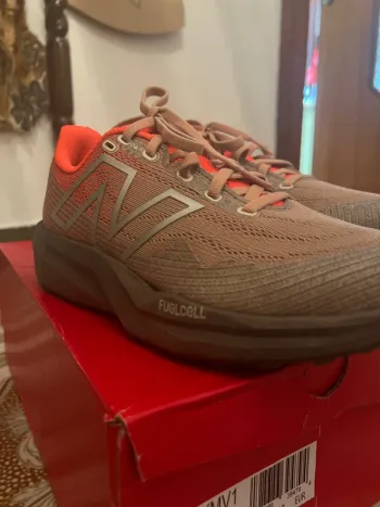 Used New Balance FuelCell Venym bike — image 7 of 7