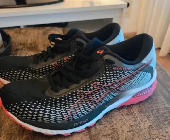 Used Asics Running Shoes size 41.5 bike — image 3 of 4