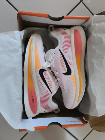 Tweedehands Nike Vomero 18 bike