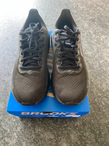 Used Brooks Ghost 17 GTX bike