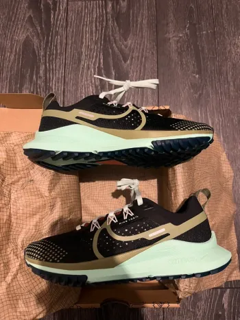 Used Nike Trail Running Shoes bike — image 3 of 8