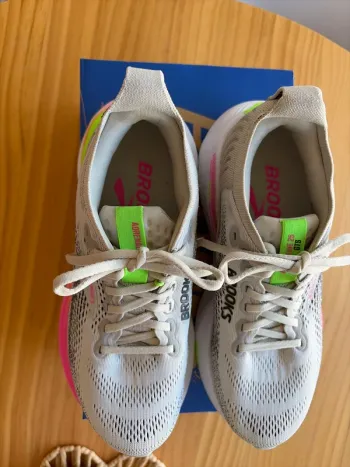Used Brooks Running Shoes bike — image 4 of 4