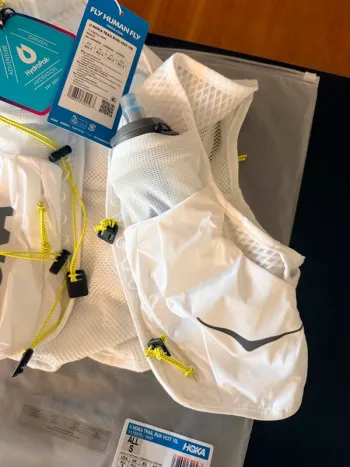 Brugt Hoka Gilet idrico 10 lt bike — billede 3 af 5