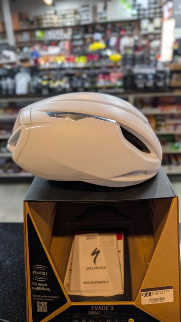 Used Specialized Evade 3 Helmet bike — image 3 of 5