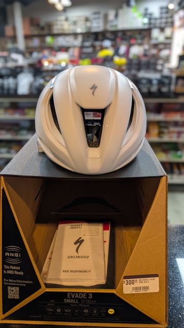 Used Specialized Evade 3 Helmet Cycling Accessories