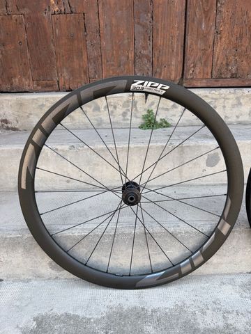 Used Zipp 303 Firecrest 2022 bike — image 3 of 17