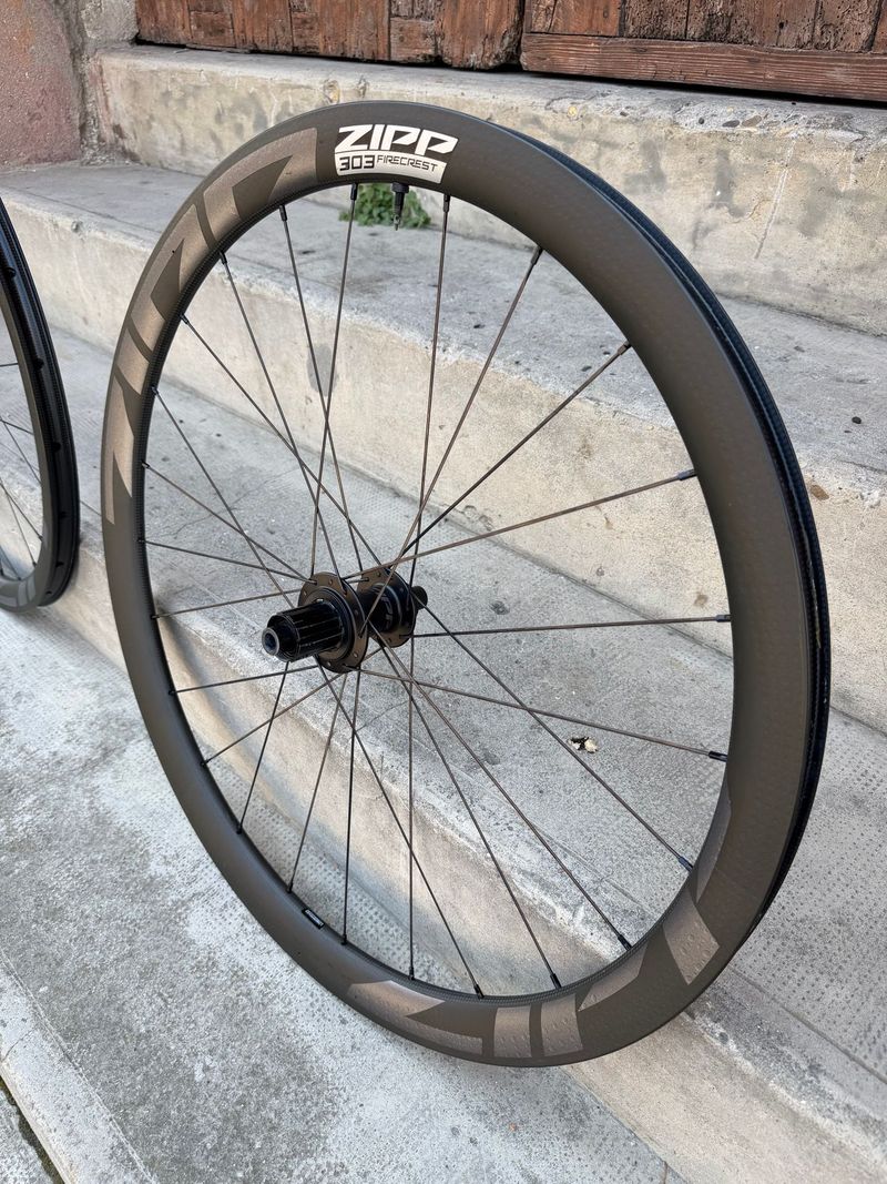 Used Zipp 303 Firecrest 2022 bike — image 14 of 17