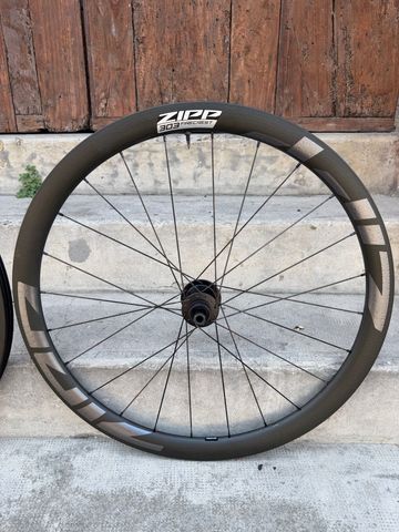 Used Zipp 303 Firecrest 2022 bike — image 2 of 17