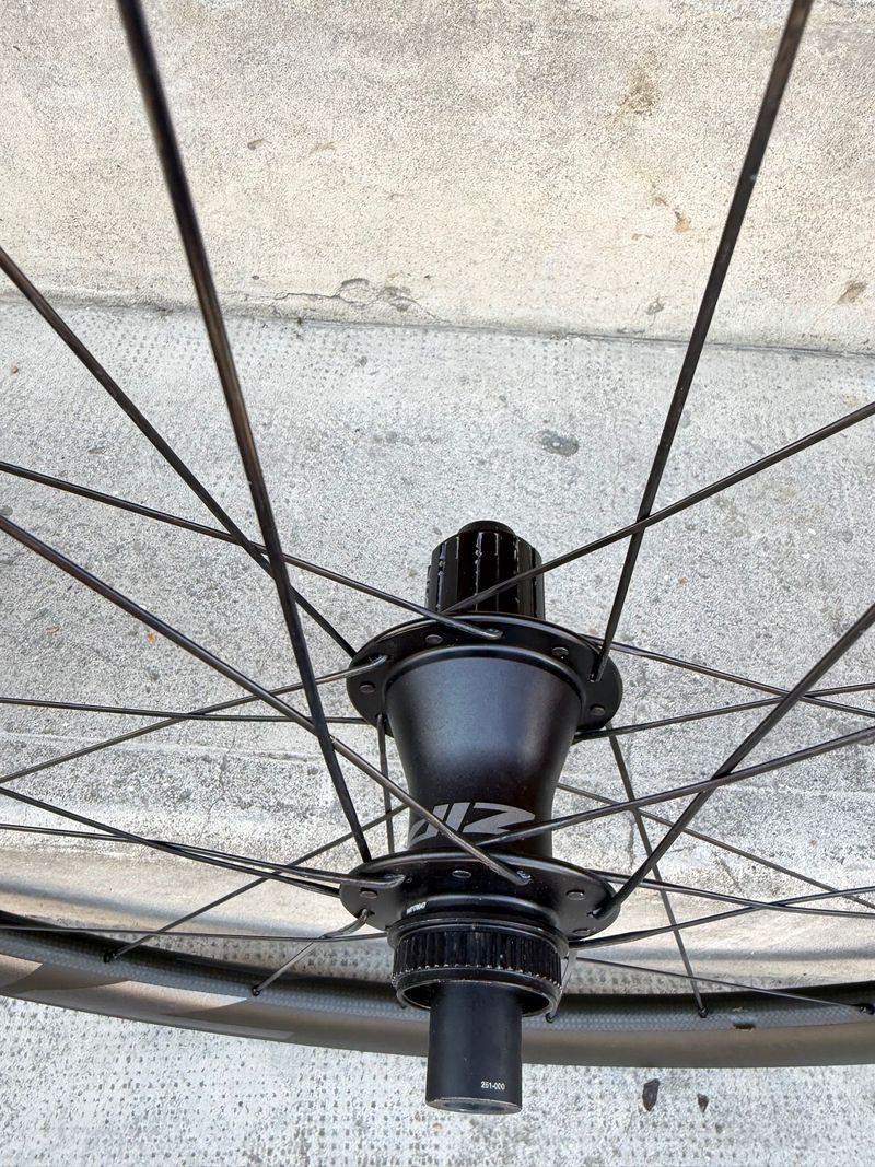 Used Zipp 303 Firecrest 2022 bike — image 7 of 17