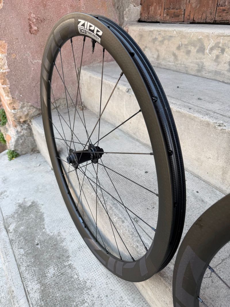 Used Zipp 303 Firecrest 2022 bike — image 12 of 17