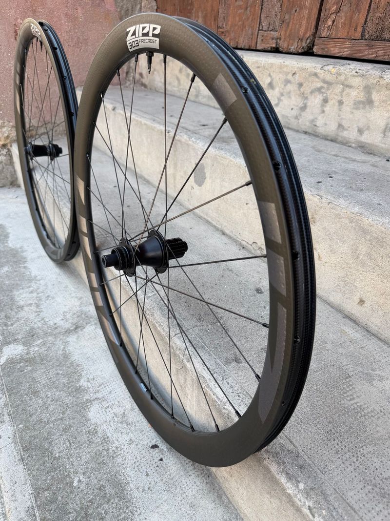Used Zipp 303 Firecrest 2022 bike — image 13 of 17